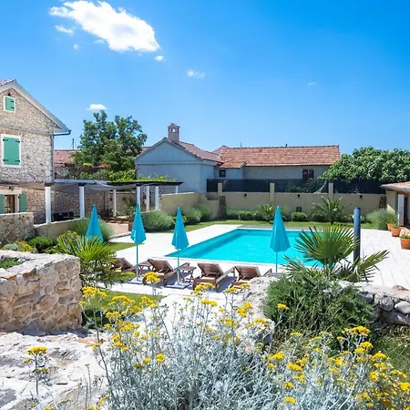 Rastane Villa *