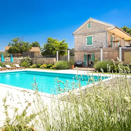 Villa Rastane *