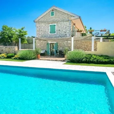 Rastane Villa *