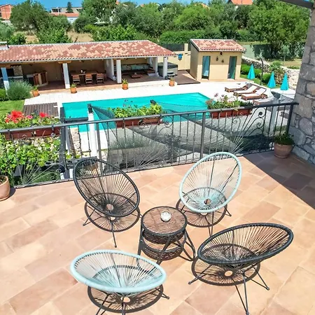 Villa Rastane *