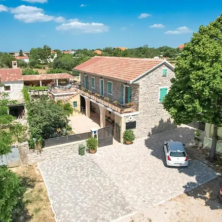 Villa Rastane *
