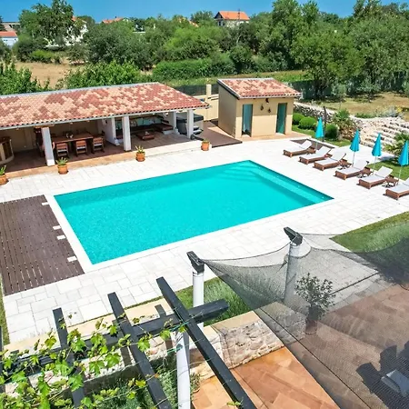 Villa Rastane *