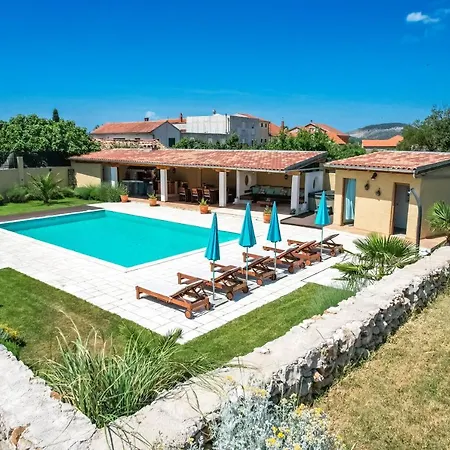 Bozini Dvori Villa